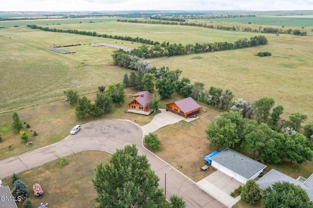 209 13th Avenue SW, Hazen, ND 58545 photo 3