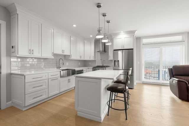 11 Oak Grove Terrace 303, Quincy, MA 02169