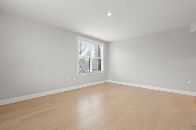 11 Oak Grove Terrace 303, Quincy, MA 02169