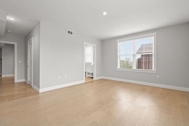 11 Oak Grove Terrace 303, Quincy, MA 02169