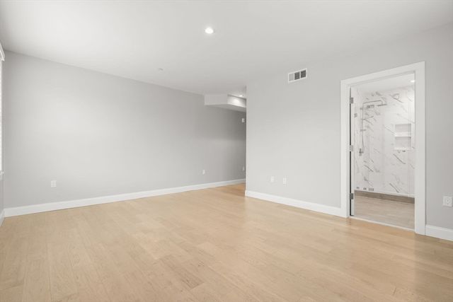 11 Oak Grove Terrace 303, Quincy, MA 02169
