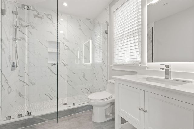 11 Oak Grove Terrace 303, Quincy, MA 02169