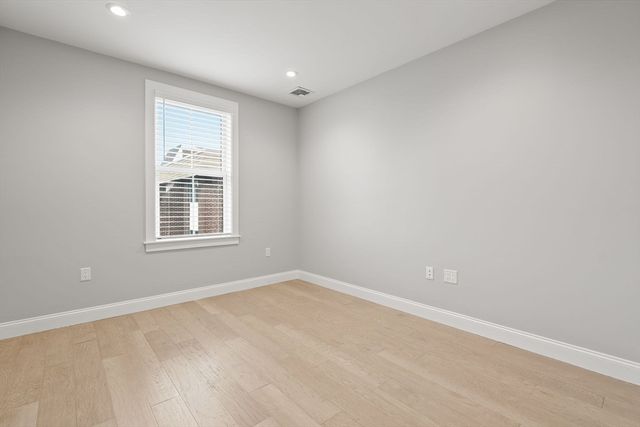 11 Oak Grove Terrace 303, Quincy, MA 02169