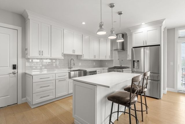 11 Oak Grove Terrace 303, Quincy, MA 02169