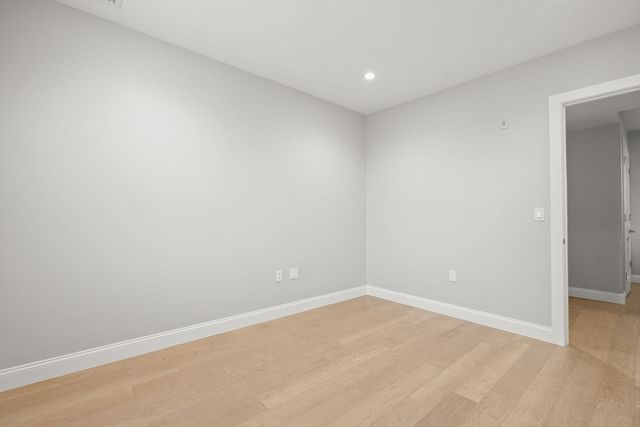 11 Oak Grove Terrace 303, Quincy, MA 02169