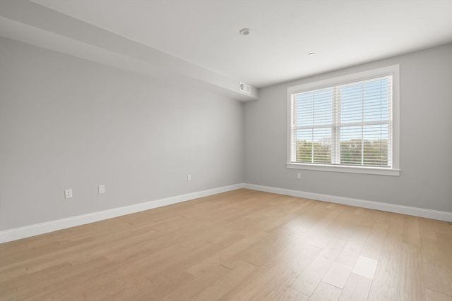 11 Oak Grove Terrace 303, Quincy, MA 02169