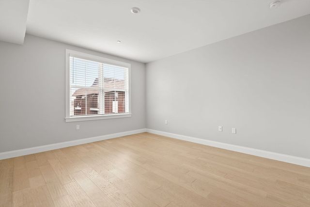 11 Oak Grove Terrace 303, Quincy, MA 02169