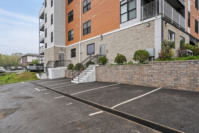 11 Oak Grove Terrace 303, Quincy, MA 02169