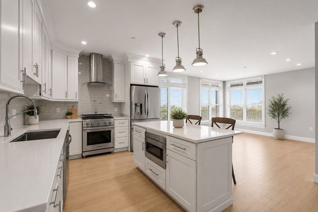 11 Oak Grove Terrace 303, Quincy, MA 02169