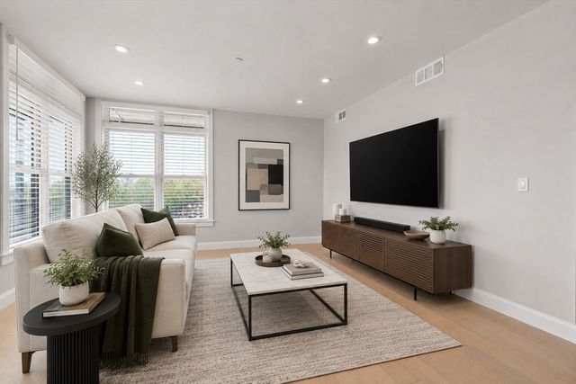 11 Oak Grove Terrace 303, Quincy, MA 02169