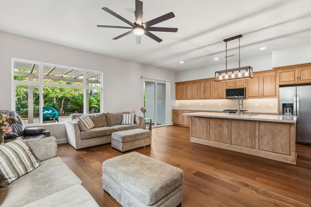 9973 W Taron Dr, Elk Grove, CA 95757