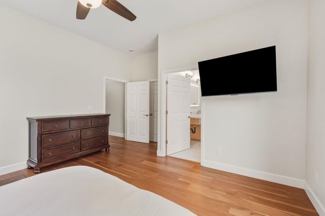 9973 W Taron Dr, Elk Grove, CA 95757