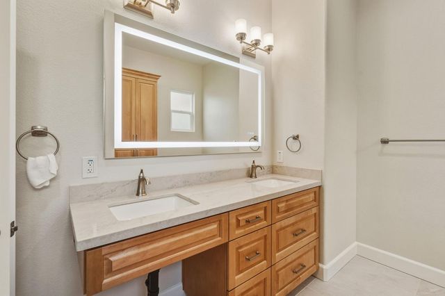 9973 W Taron Dr, Elk Grove, CA 95757