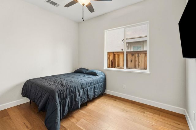 9973 W Taron Dr, Elk Grove, CA 95757