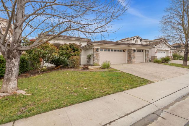 9973 W Taron Dr, Elk Grove, CA 95757