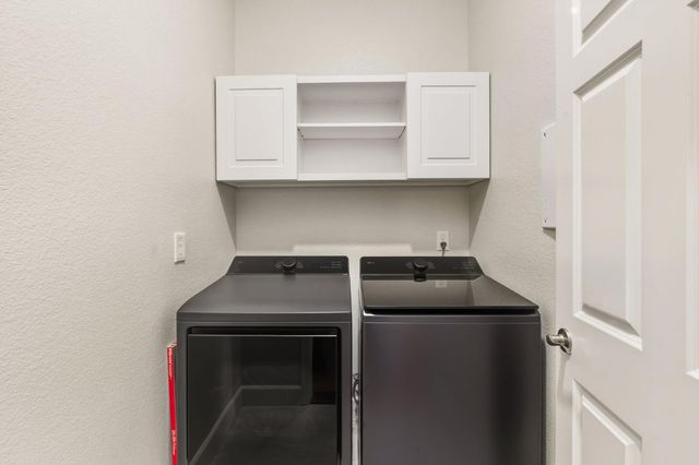 9973 W Taron Dr, Elk Grove, CA 95757