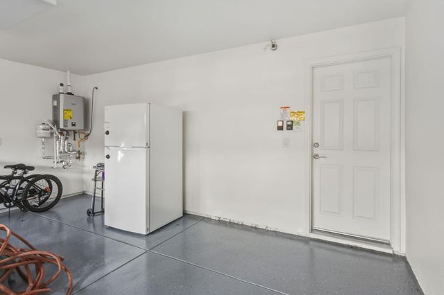 9973 W Taron Dr, Elk Grove, CA 95757