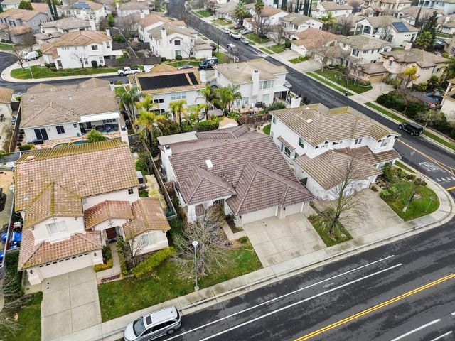 9973 W Taron Dr, Elk Grove, CA 95757