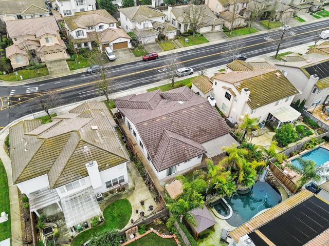 9973 W Taron Dr, Elk Grove, CA 95757