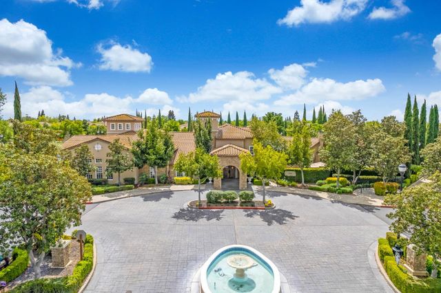 9973 W Taron Dr, Elk Grove, CA 95757