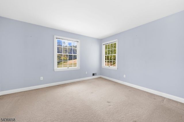 4 Winters Dr, Lebanon Twp., NJ 08826