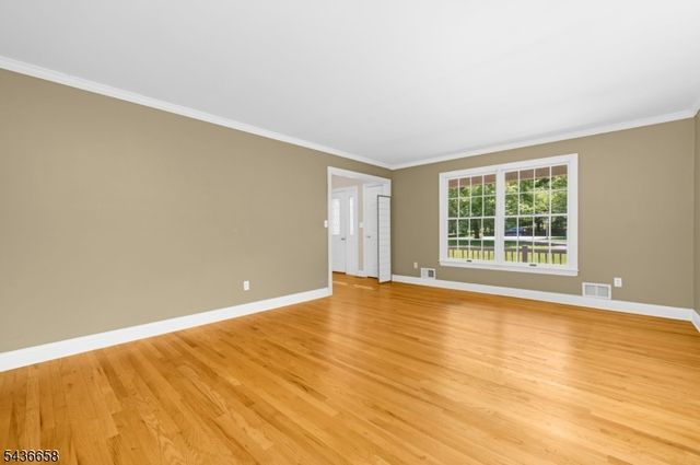 4 Winters Dr, Lebanon Twp., NJ 08826