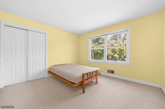 4 Winters Dr, Lebanon Twp., NJ 08826