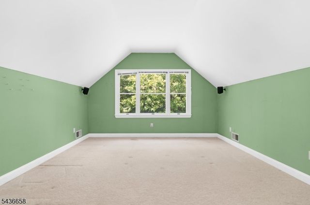 4 Winters Dr, Lebanon Twp., NJ 08826