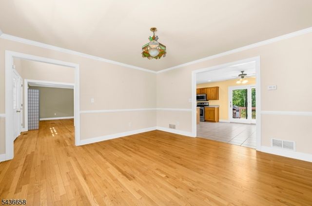 4 Winters Dr, Lebanon Twp., NJ 08826