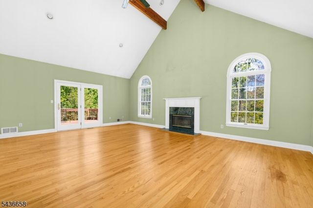 4 Winters Dr, Lebanon Twp., NJ 08826