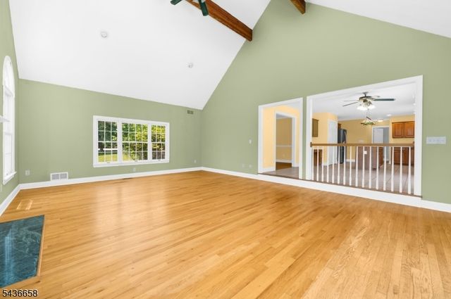 4 Winters Dr, Lebanon Twp., NJ 08826