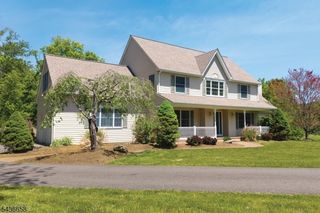 4 Winters Dr, Lebanon Twp., NJ 08826