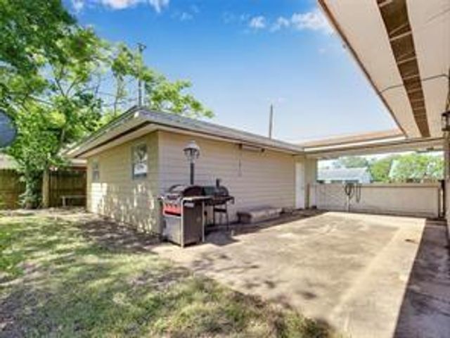 1755 W 10th Street, Freeport, TX 77541