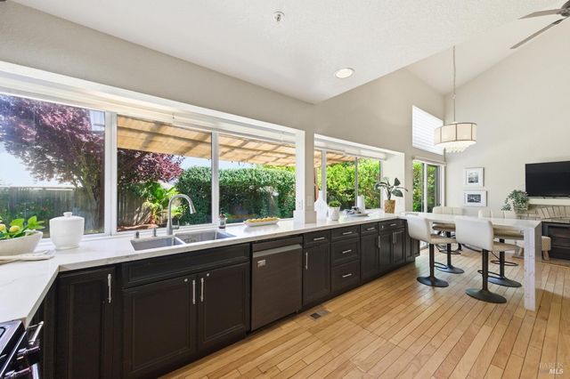 4102 Salmon Creek Ln, Napa, CA 94558