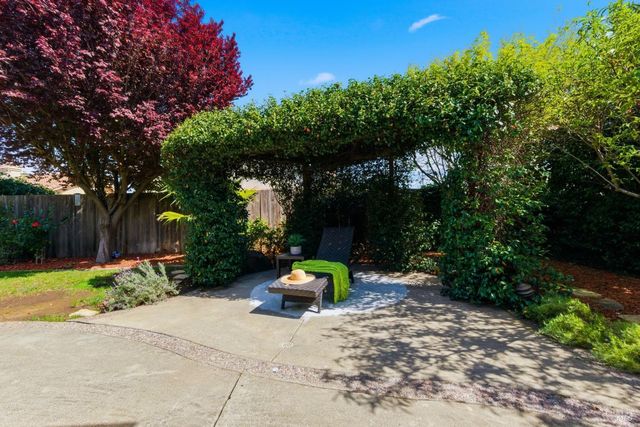 4102 Salmon Creek Ln, Napa, CA 94558