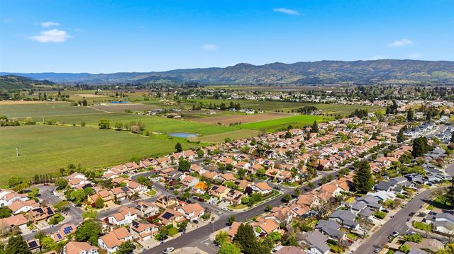 4102 Salmon Creek Ln, Napa, CA 94558