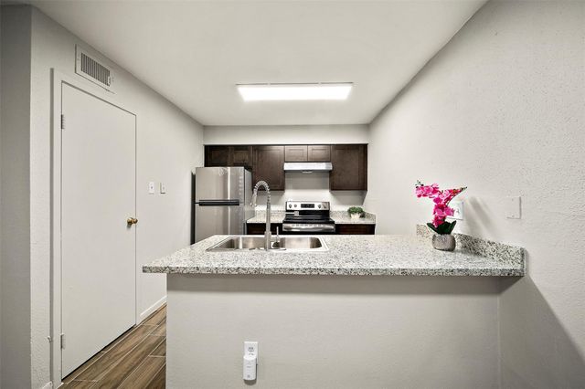 10001 Westpark Drive 75, Houston, TX 77042