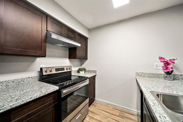 10001 Westpark Drive 75, Houston, TX 77042