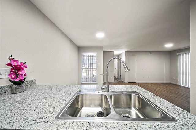 10001 Westpark Drive 75, Houston, TX 77042