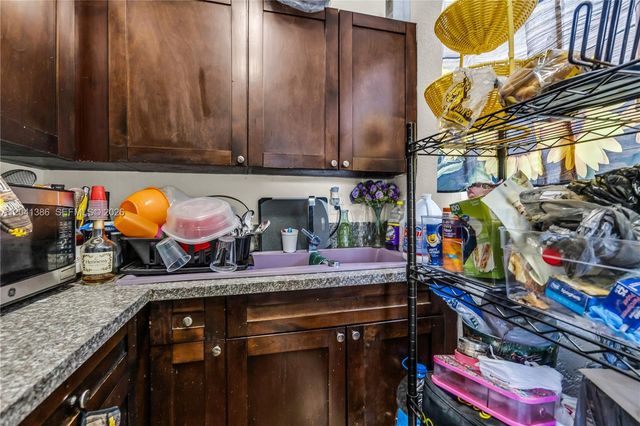 2910 NW 47th St, Miami, FL 33142