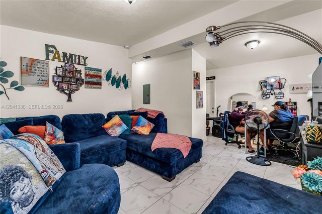2910 NW 47th St, Miami, FL 33142