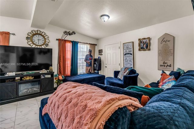 2910 NW 47th St, Miami, FL 33142