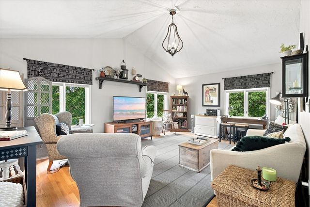 6 Aspen Rd 6, Bourne, MA 02532