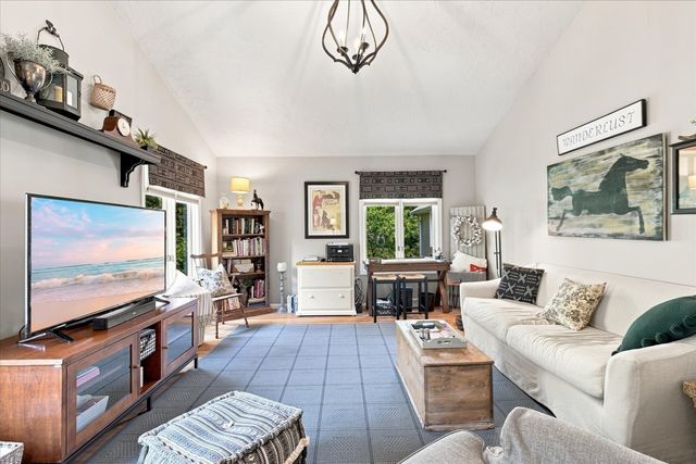 6 Aspen Rd 6, Bourne, MA 02532