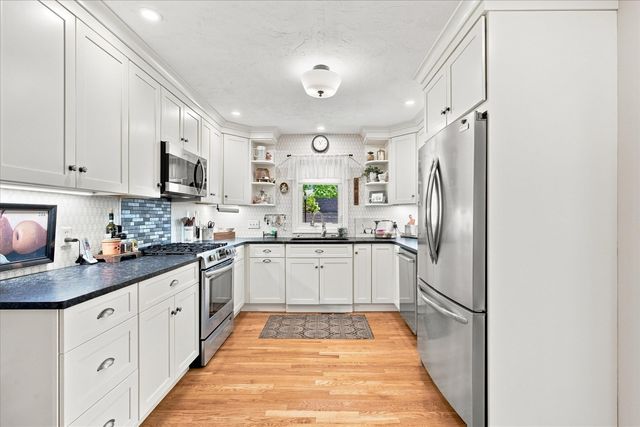 6 Aspen Rd 6, Bourne, MA 02532