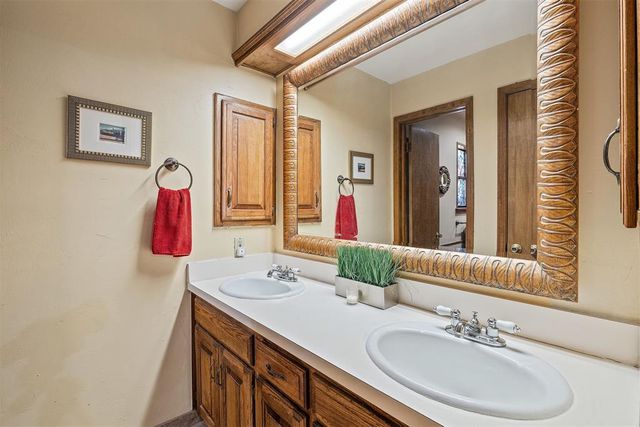 11305 Cedar Hollow Road, Oklahoma City, OK 73162