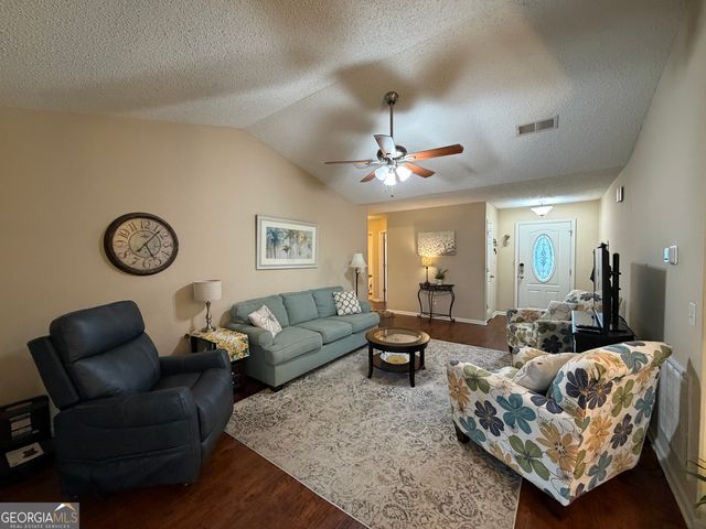 104 Laurel Lane, Kingsland, GA 31548