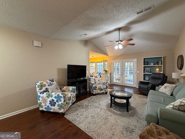 104 Laurel Lane, Kingsland, GA 31548