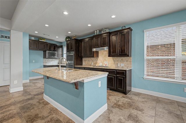 605 Fenceline Drive, Argyle, TX 76226