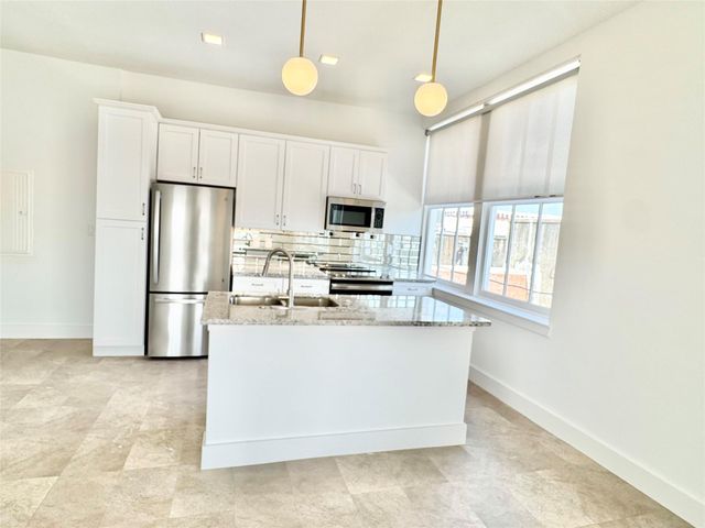 2102 Mechanic Street 305, Galveston, TX 77550